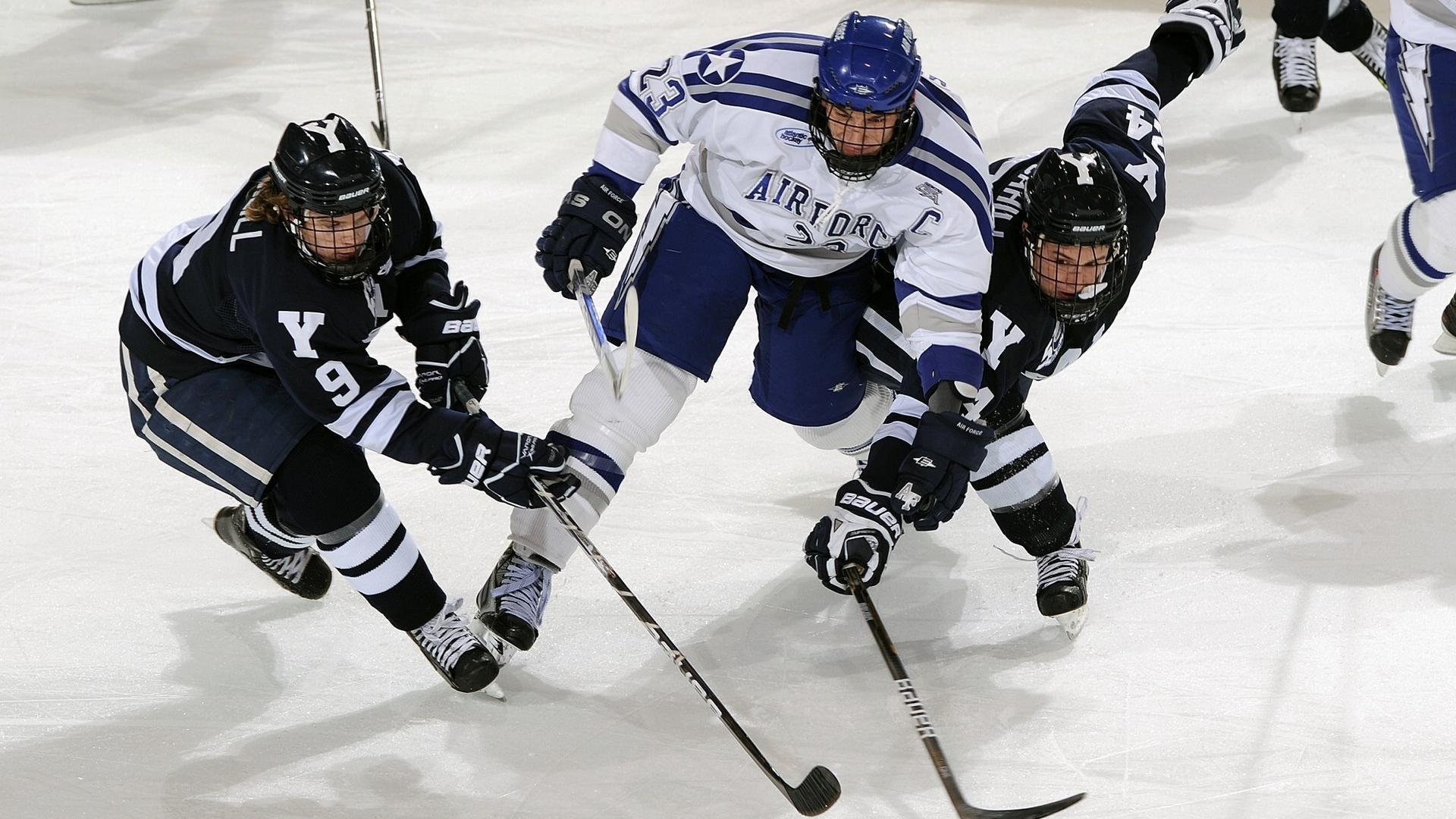 斯诺克国锦赛精彩不断:大师赛冠军出局,赵心童逆势胜出,周跃龙错失良机